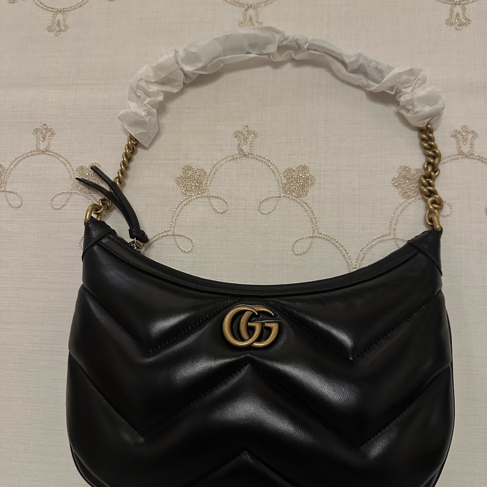 Gucci Black Quilted Shoulder Bag with Gold Logo - Picture 8 of 12